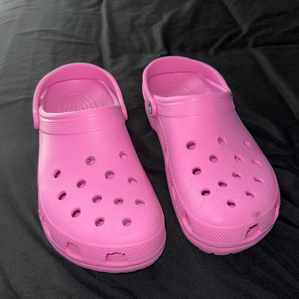 hot pink men’s crocs